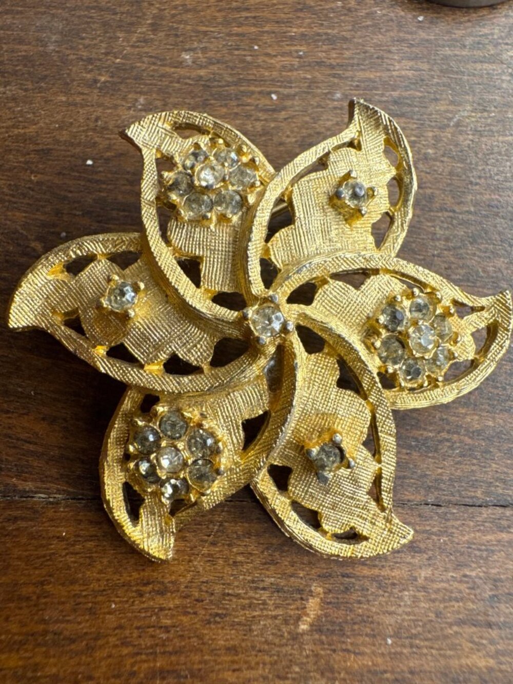 Vintage Gold Tone Pinwheel Brooch Rhinestone Clusters Textured Florentine Pin